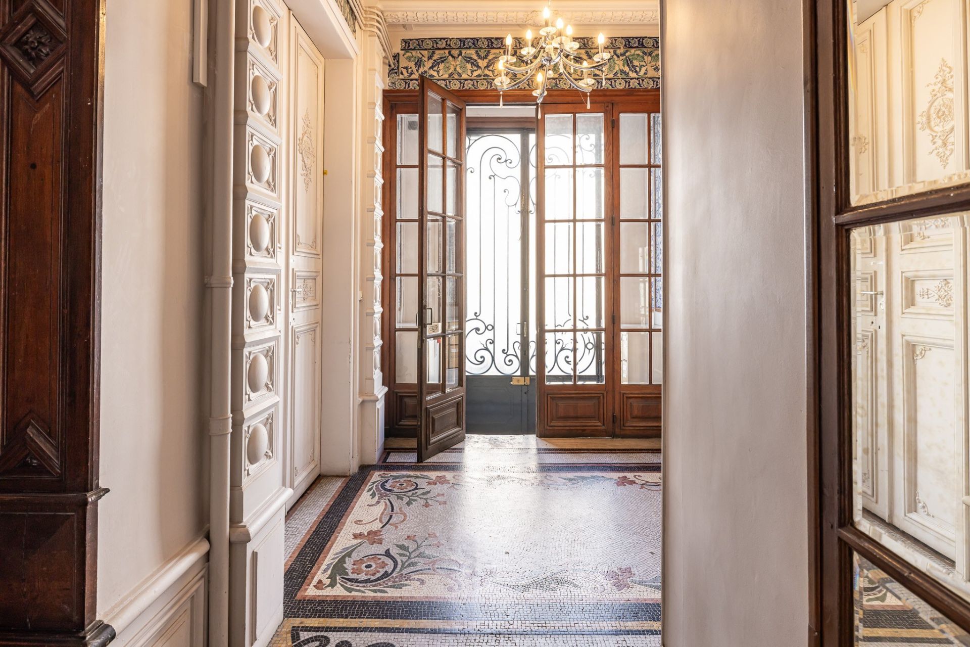 luxury apartment 7 Rooms for sale on PERIGUEUX (24000)