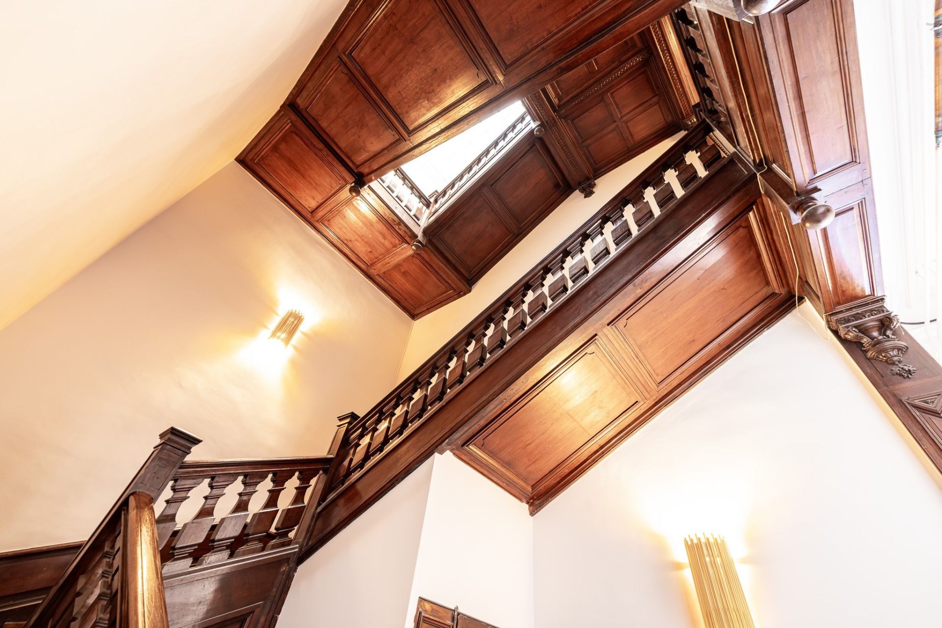 luxury apartment 7 Rooms for sale on PERIGUEUX (24000)