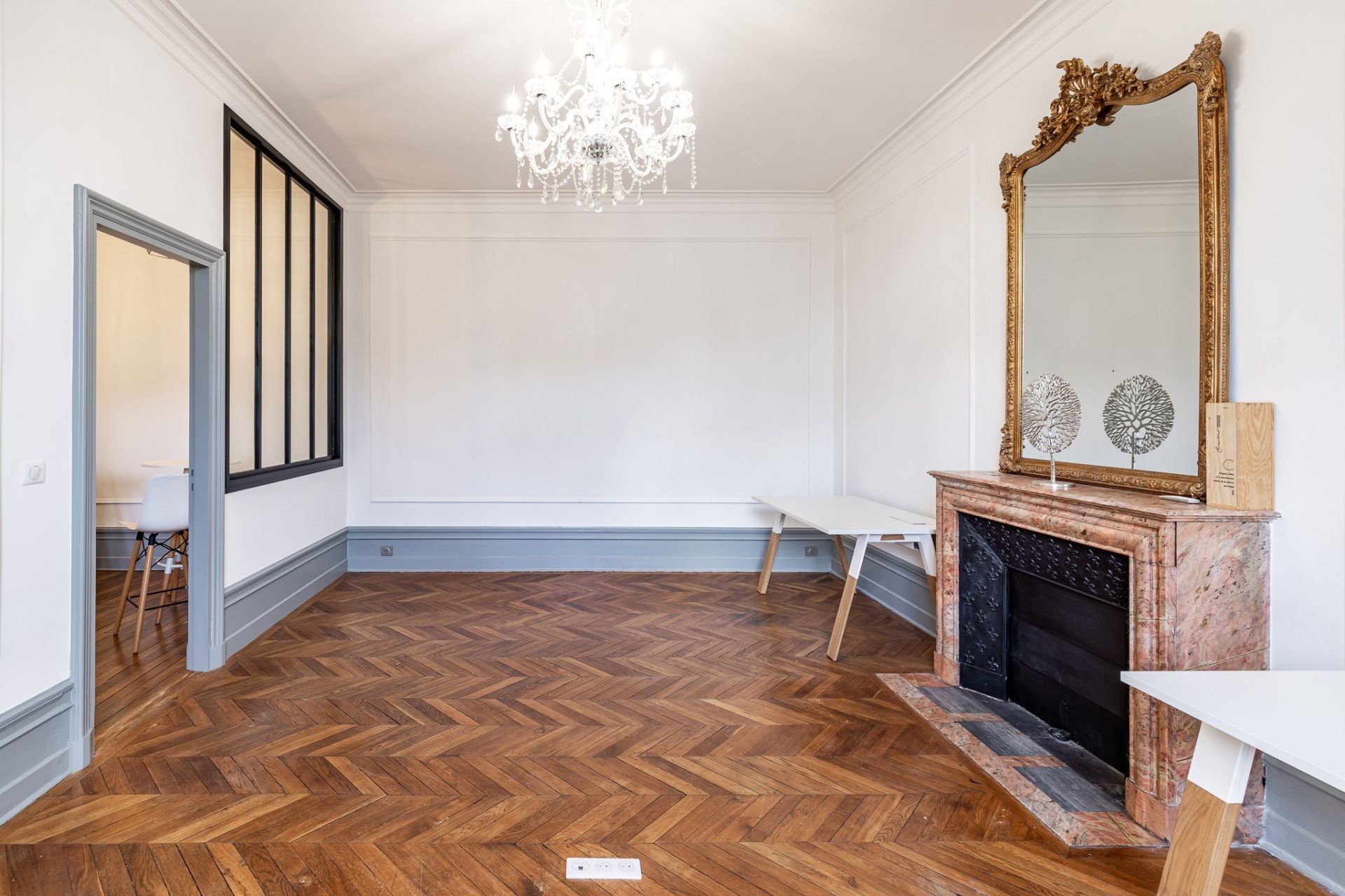 luxury apartment 7 Rooms for sale on PERIGUEUX (24000)