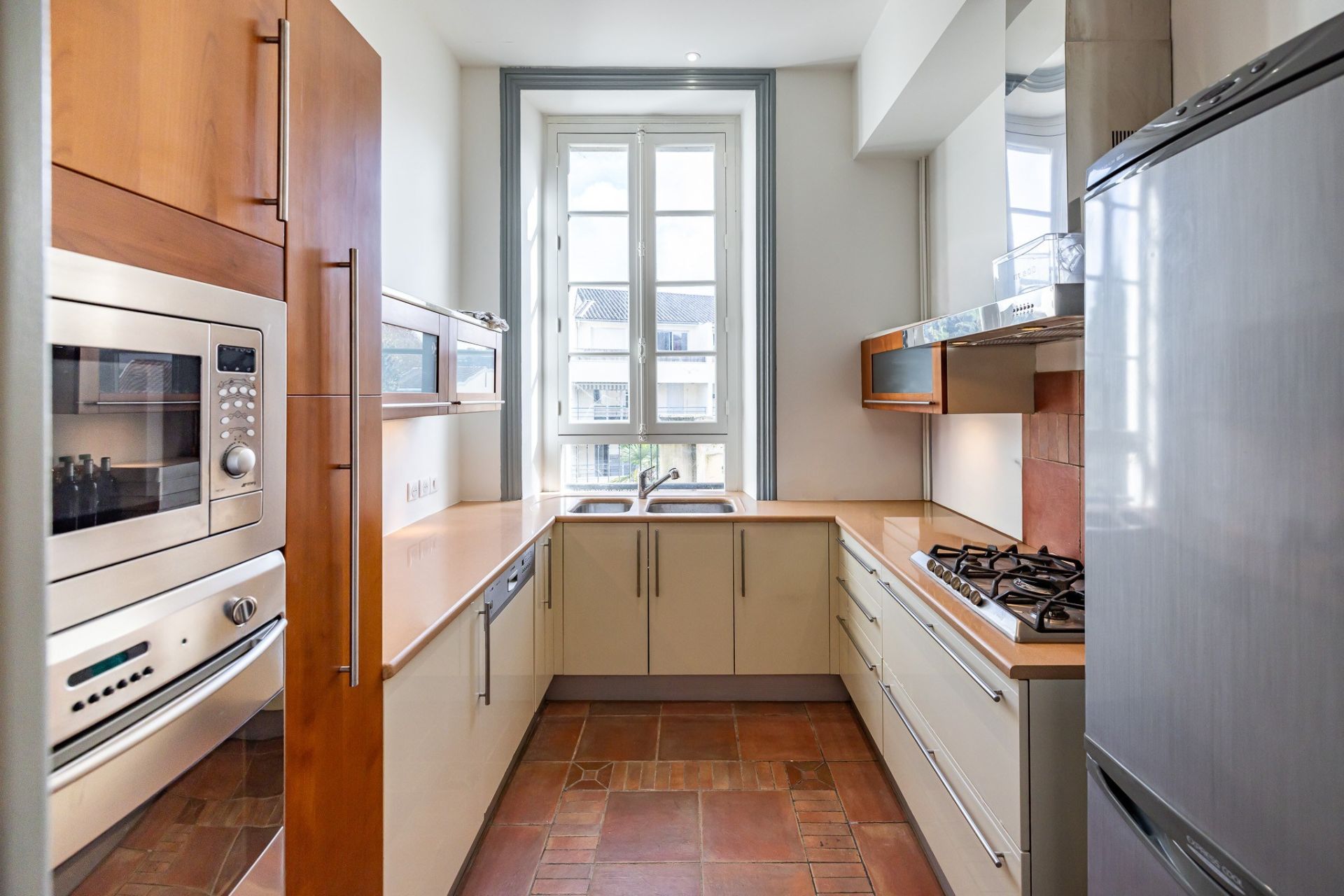 luxury apartment 7 Rooms for sale on PERIGUEUX (24000)