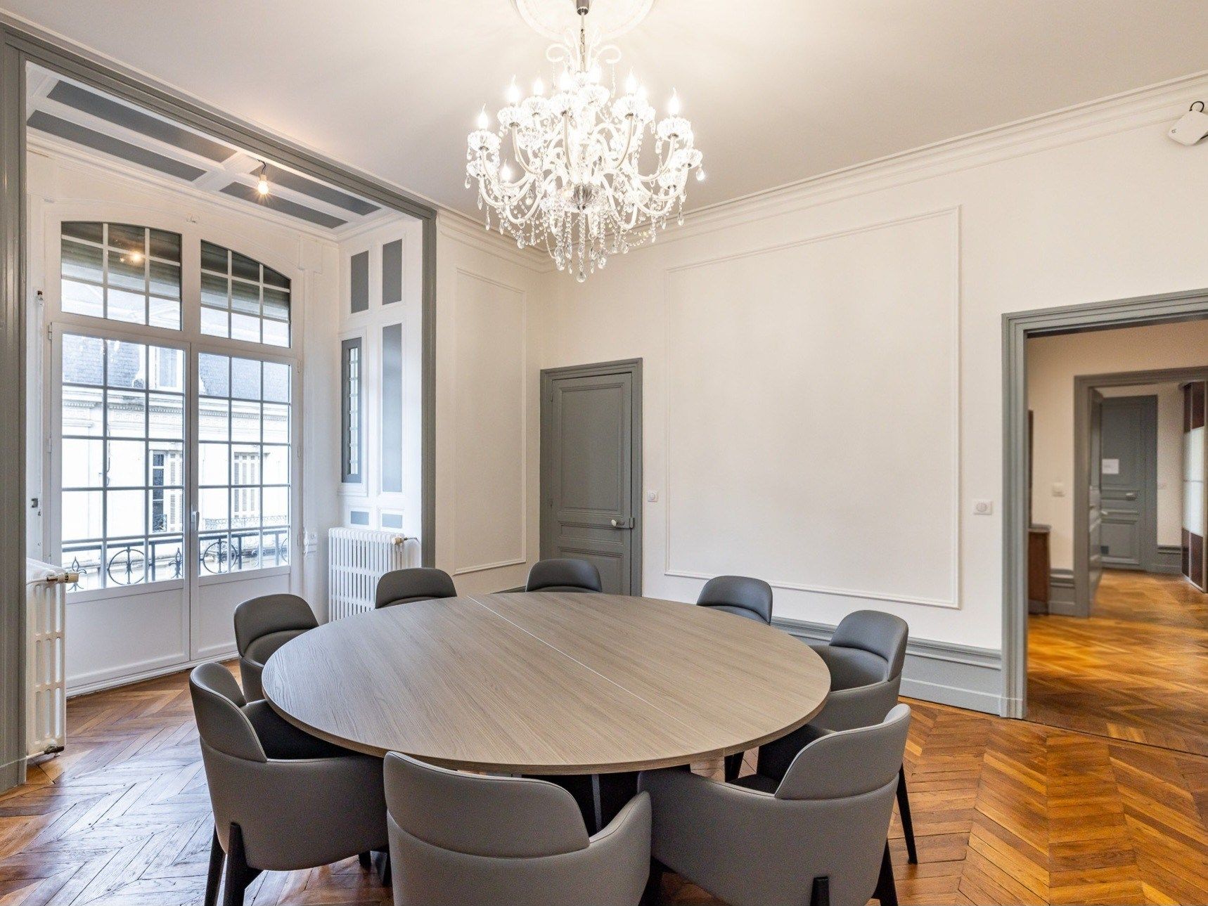 luxury apartment 7 Rooms for sale on PERIGUEUX (24000)