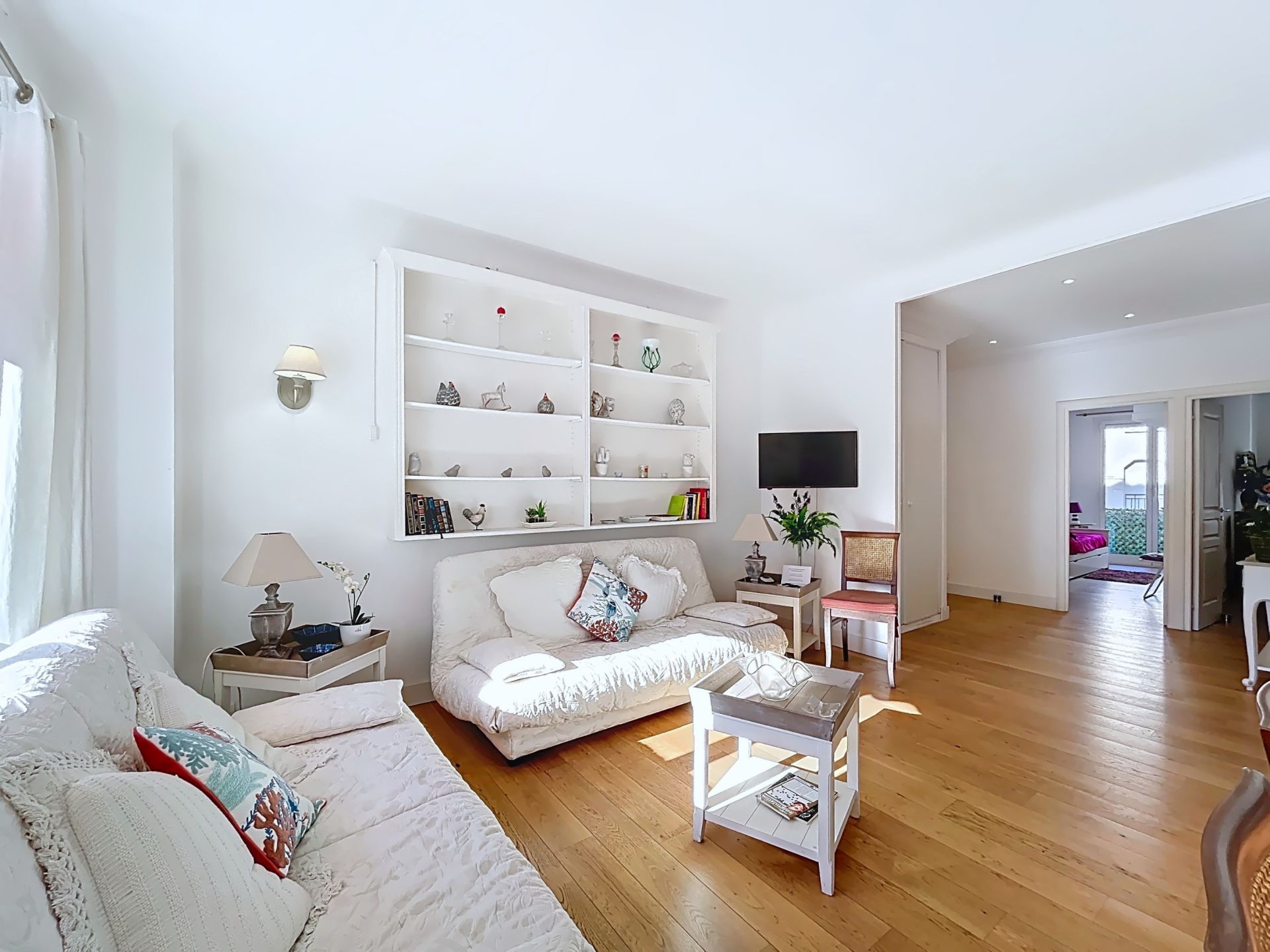 luxury apartment 3 Rooms for sale on CANNES (06400)