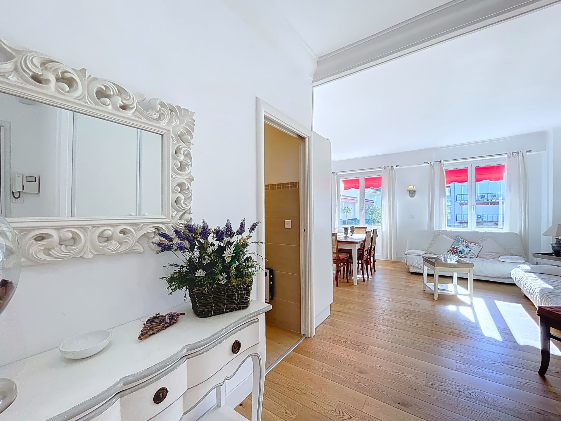 luxury apartment 3 Rooms for sale on CANNES (06400)