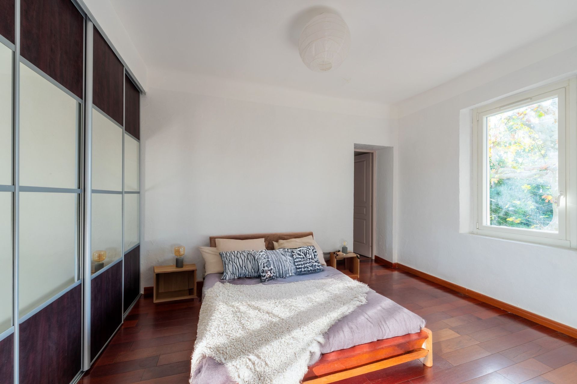 luxury house 7 Rooms for sale on MARSEILLE (13009)