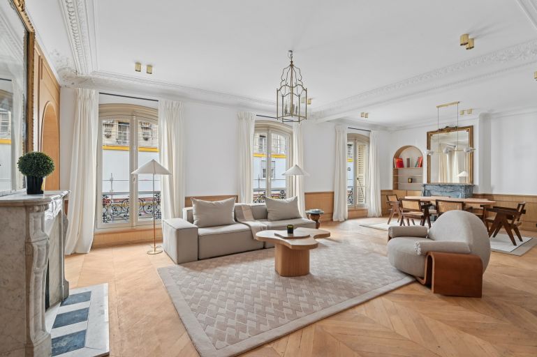 luxury apartment 5 Rooms for sale on PARIS (75007)