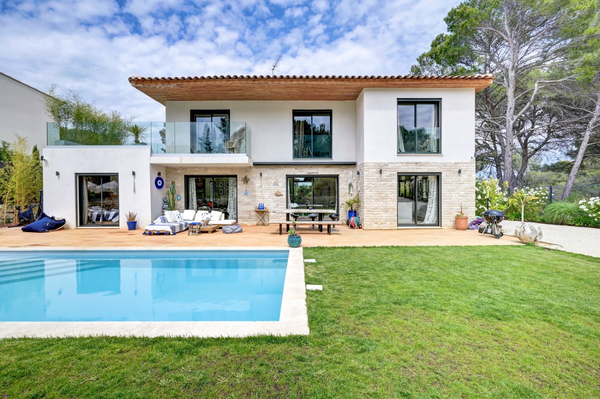 luxury house 6 Rooms for sale on AIX EN PROVENCE (13100)