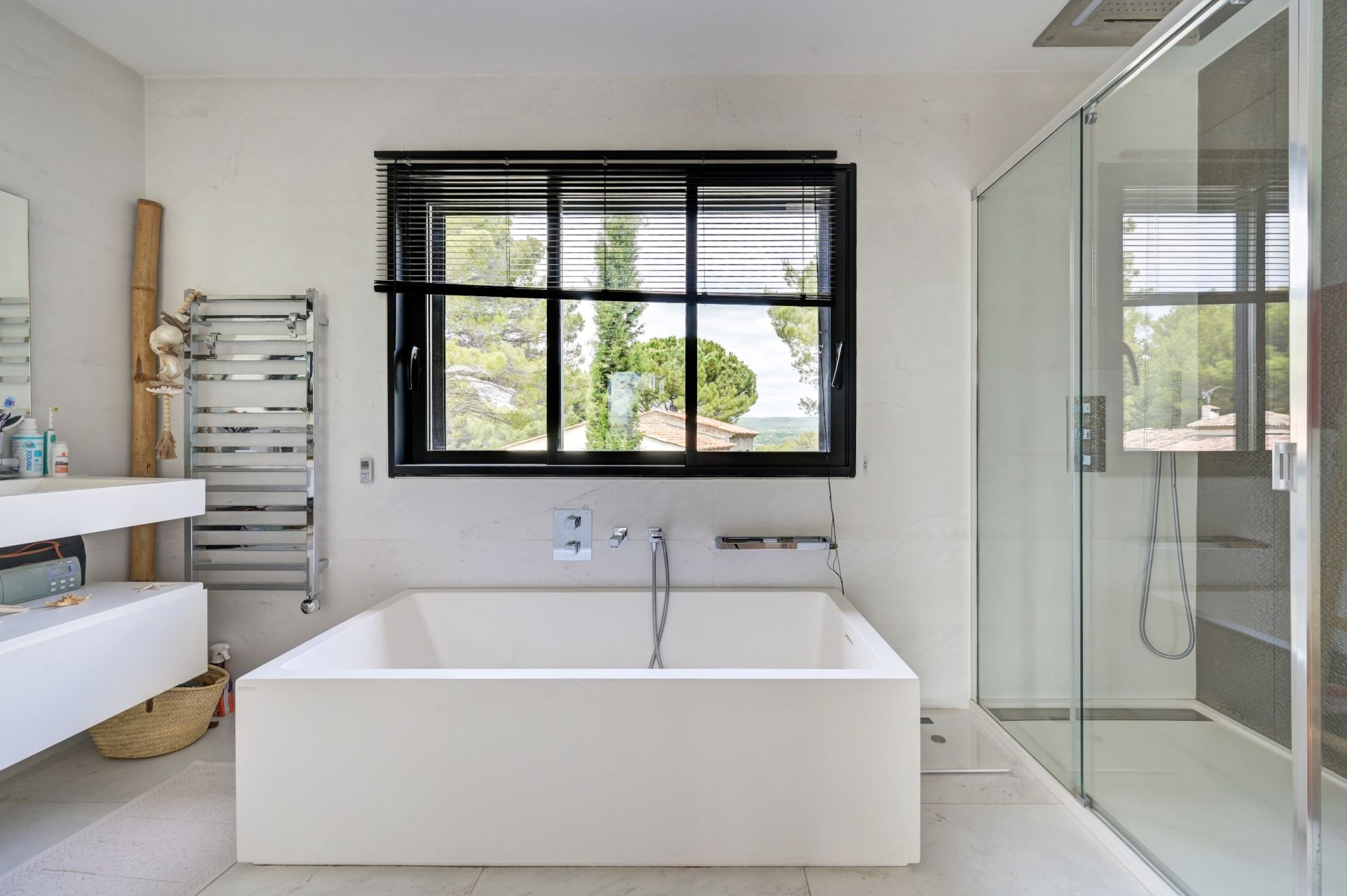 luxury house 6 Rooms for sale on AIX EN PROVENCE (13100)