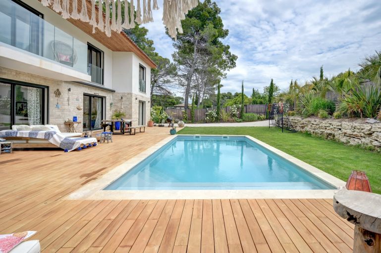 luxury house 6 Rooms for sale on AIX EN PROVENCE (13100)