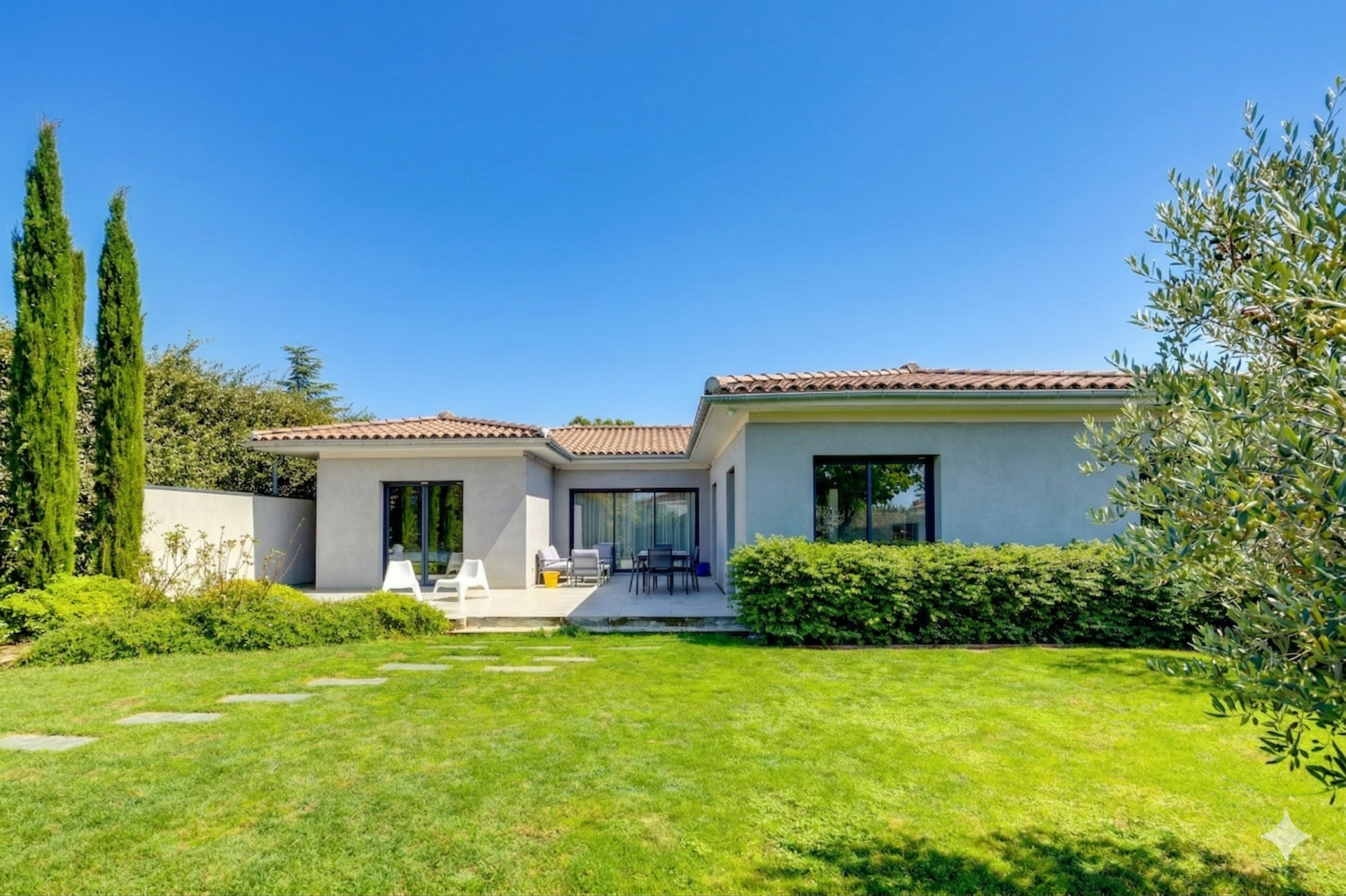 luxury house 5 Rooms for sale on AIX EN PROVENCE (13100)