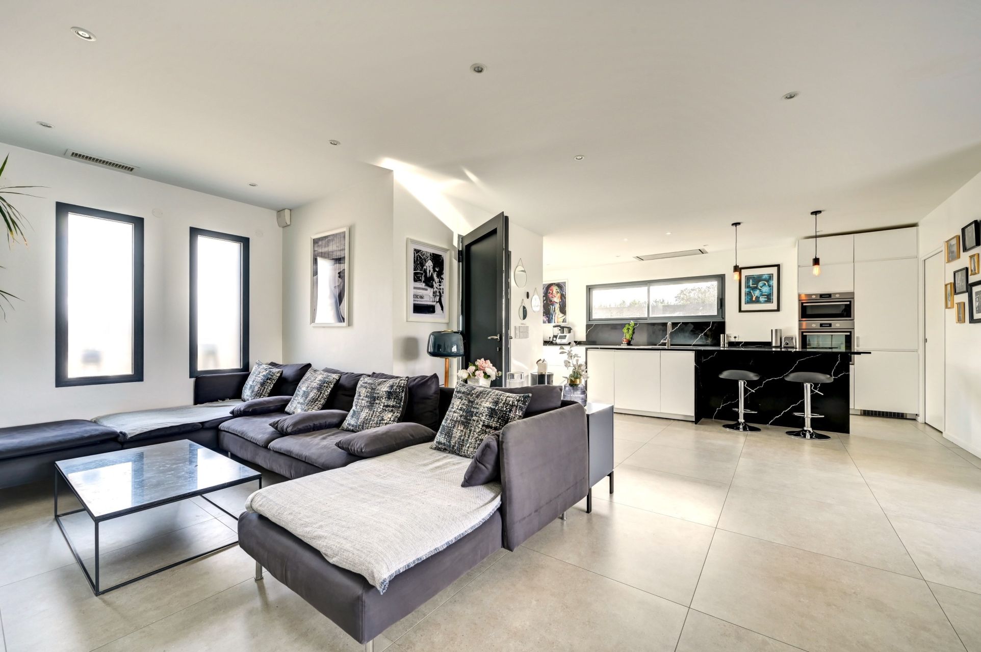 luxury house 5 Rooms for sale on AIX EN PROVENCE (13100)
