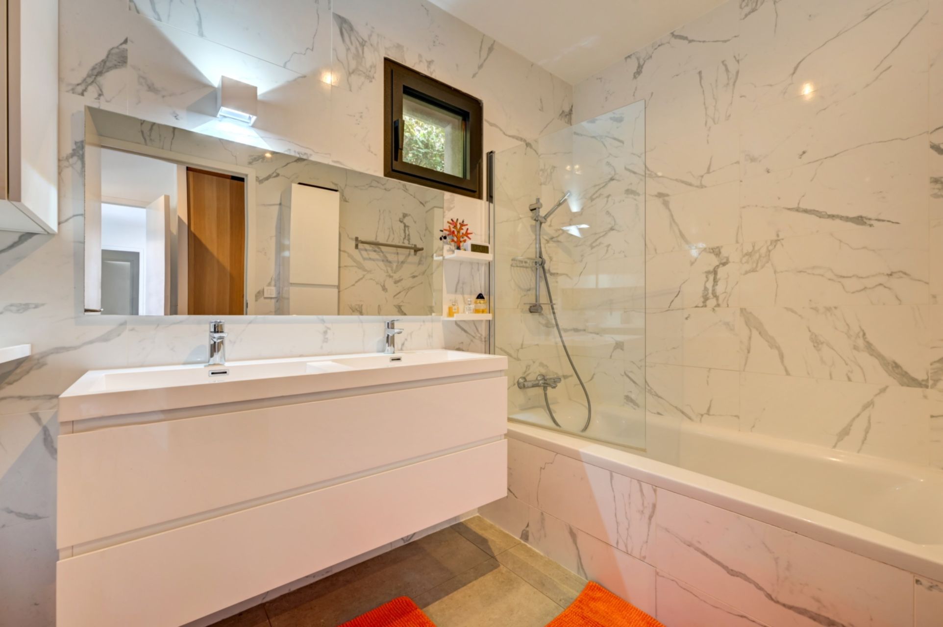 luxury house 5 Rooms for sale on EGUILLES (13510)