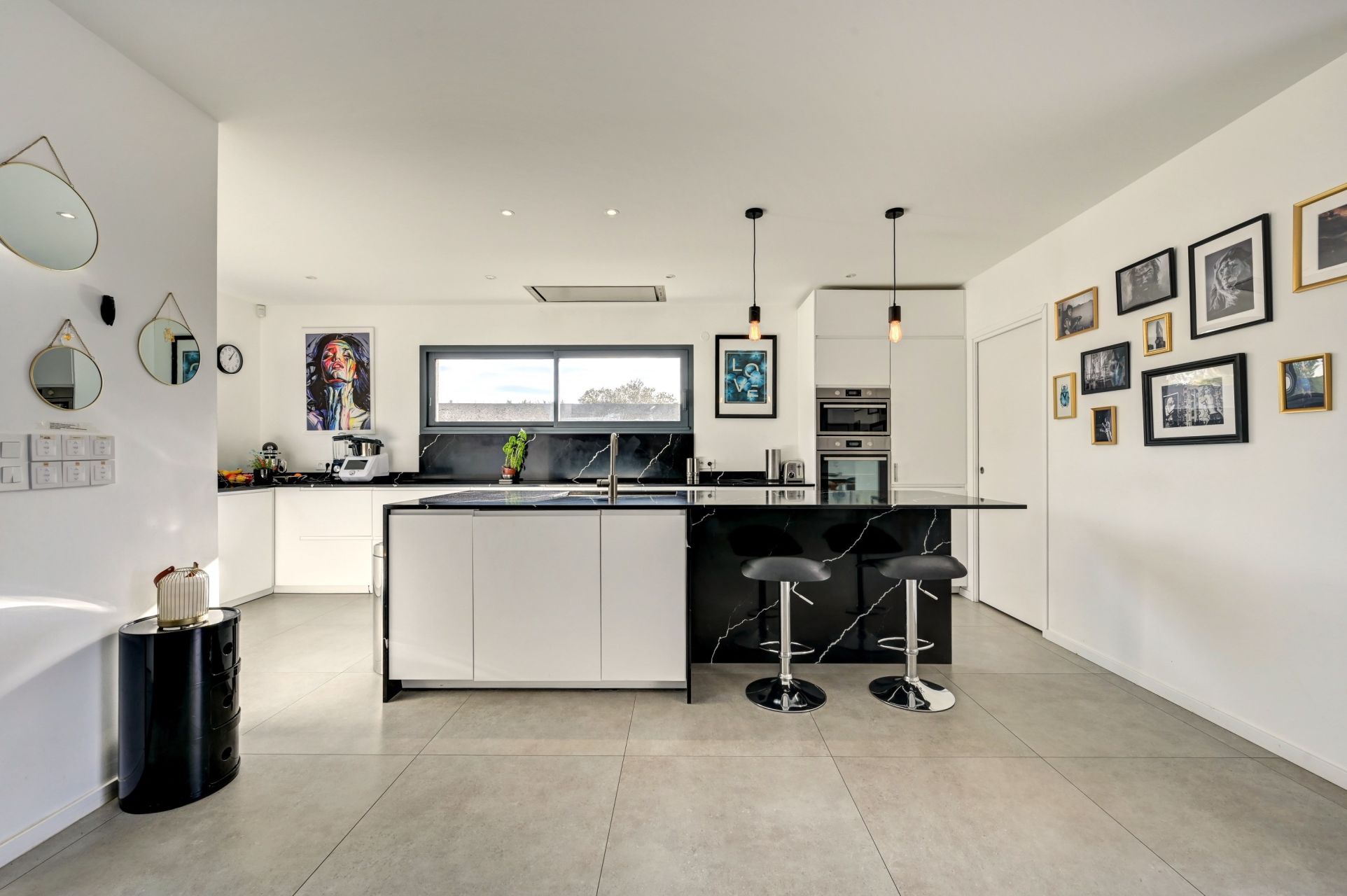 luxury house 5 Rooms for sale on AIX EN PROVENCE (13100)
