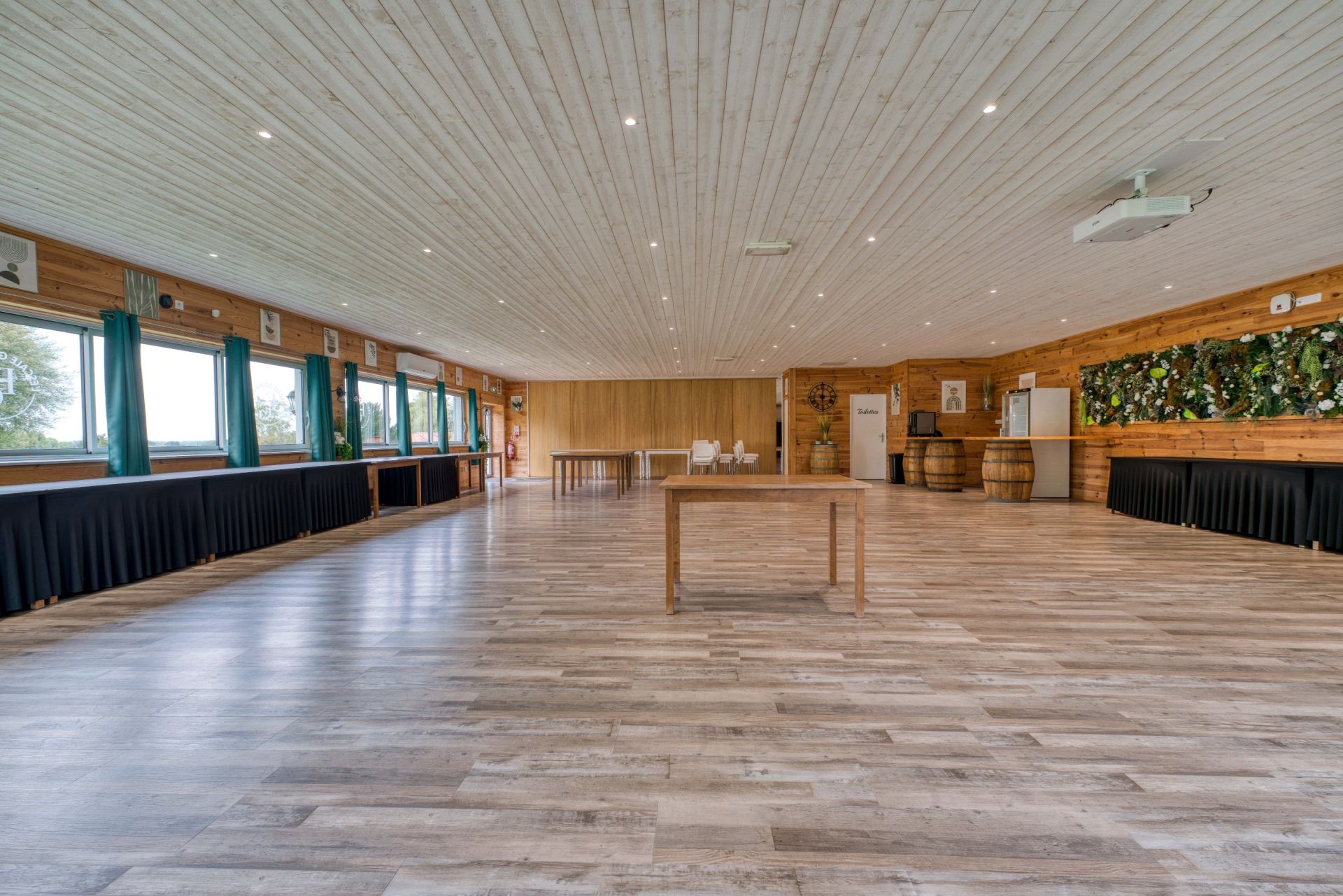 maison de maître 46 Pièces en vente sur ROULLET ST ESTEPHE (16440)