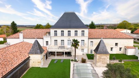 Vente Maison de maître Roullet-Saint-Estèphe 46&nbsp;Pièces 1974&nbsp;m²
