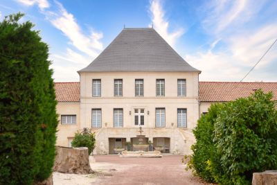 Vente Maison de maître Roullet-Saint-Estèphe 46&nbsp;Pièces 1974&nbsp;m²