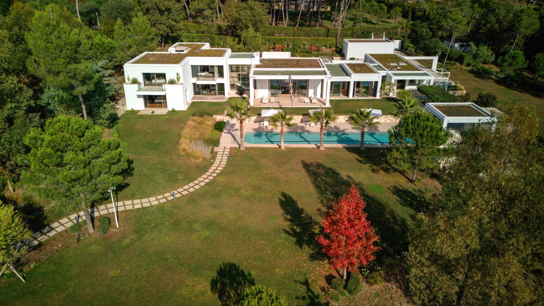 contemporary house 17 Rooms for sale on MOUGINS (06250)