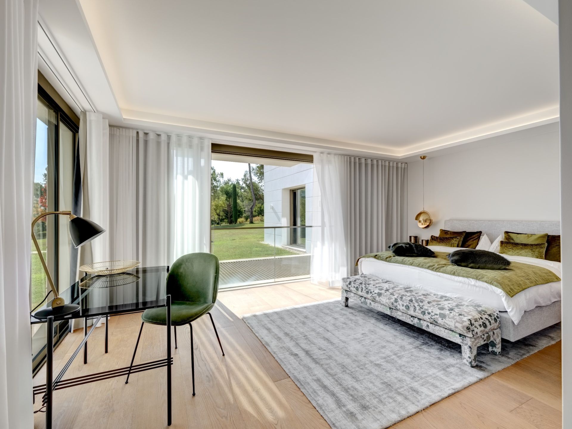 contemporary house 17 Rooms for sale on MOUGINS (06250)