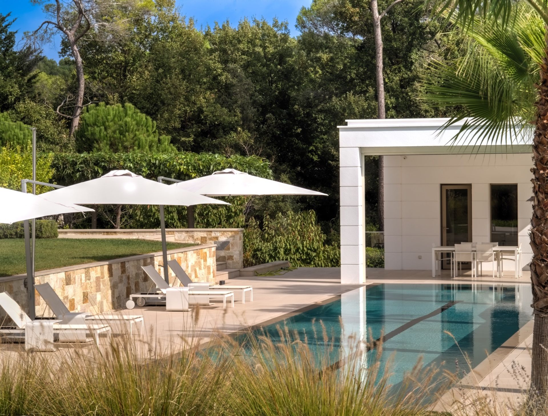 contemporary house 17 Rooms for sale on MOUGINS (06250)