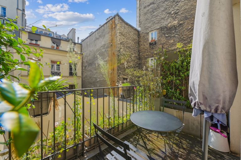 luxury apartment 2 Rooms for sale on PARIS (75002)
