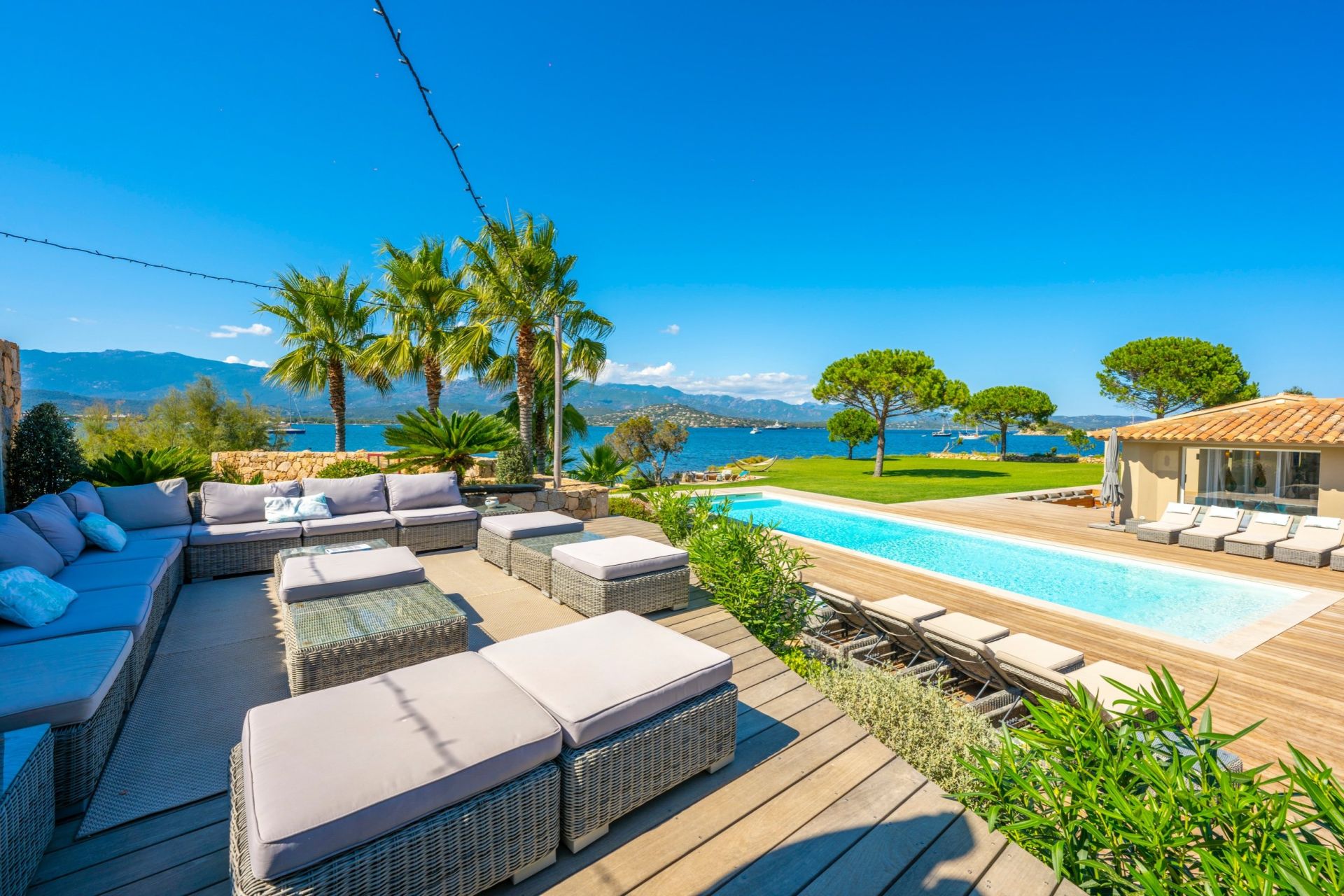 villa de luxe 7 Pièces en location saisonnière sur PORTO VECCHIO (20137)