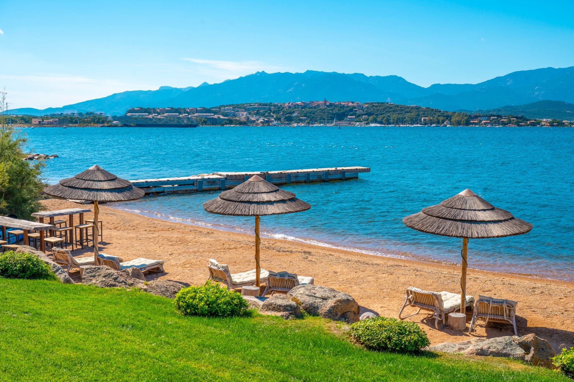 villa de luxe 7 Pièces en location saisonnière sur PORTO VECCHIO (20137)