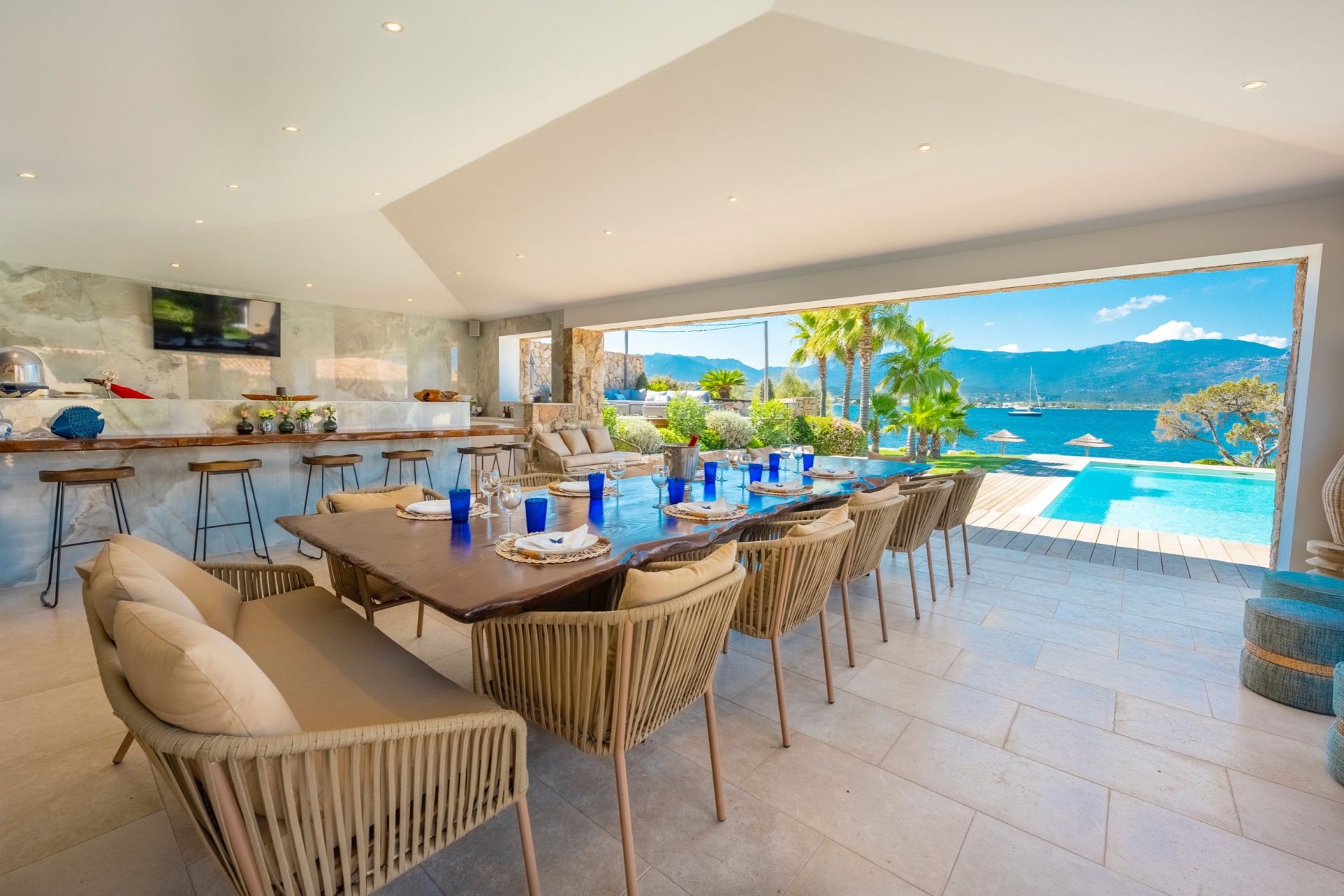 villa de luxe 7 Pièces en location saisonnière sur PORTO VECCHIO (20137)