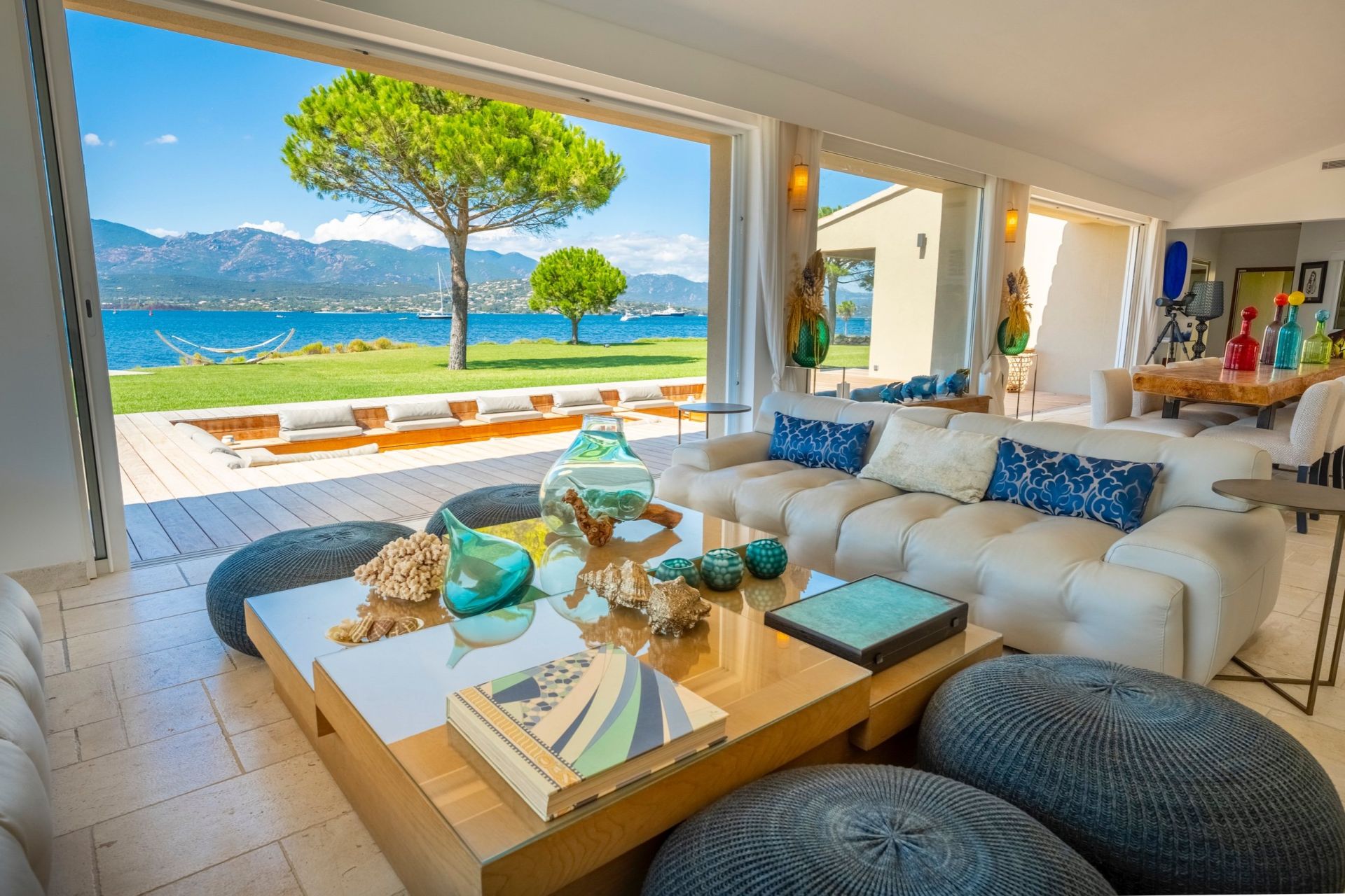 villa de luxe 7 Pièces en location saisonnière sur PORTO VECCHIO (20137)