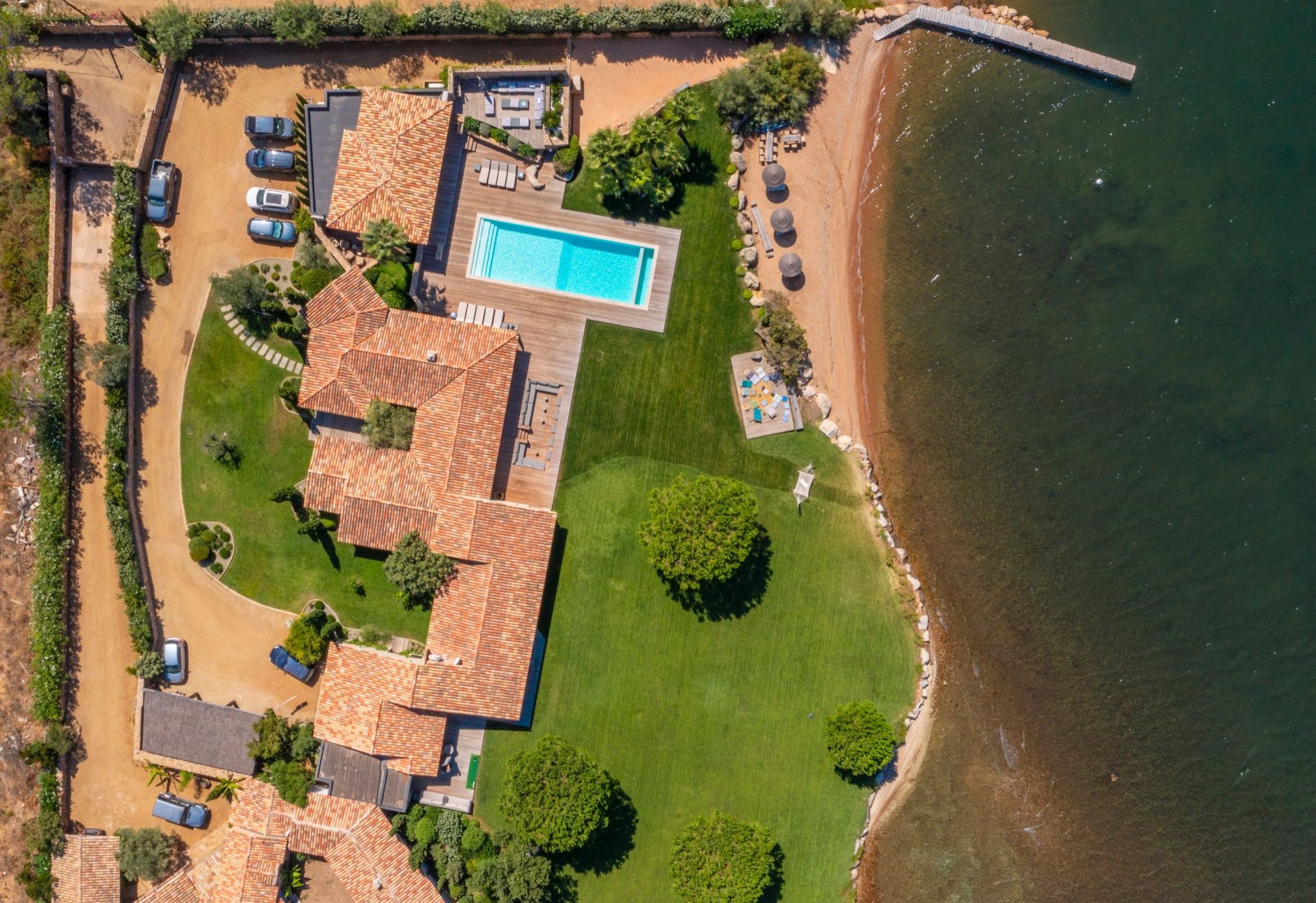 villa de luxe 7 Pièces en location saisonnière sur PORTO VECCHIO (20137)
