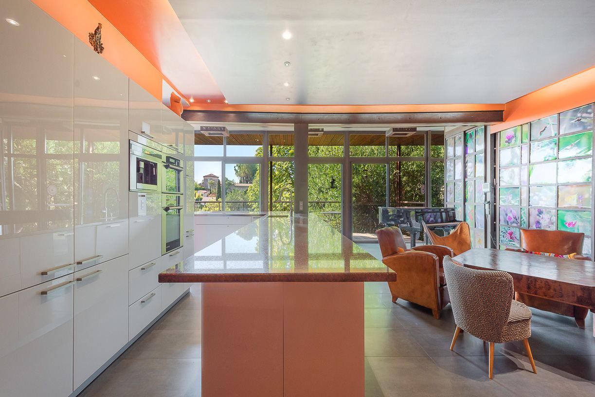 luxury house 9 Rooms for sale on UZES (30700)