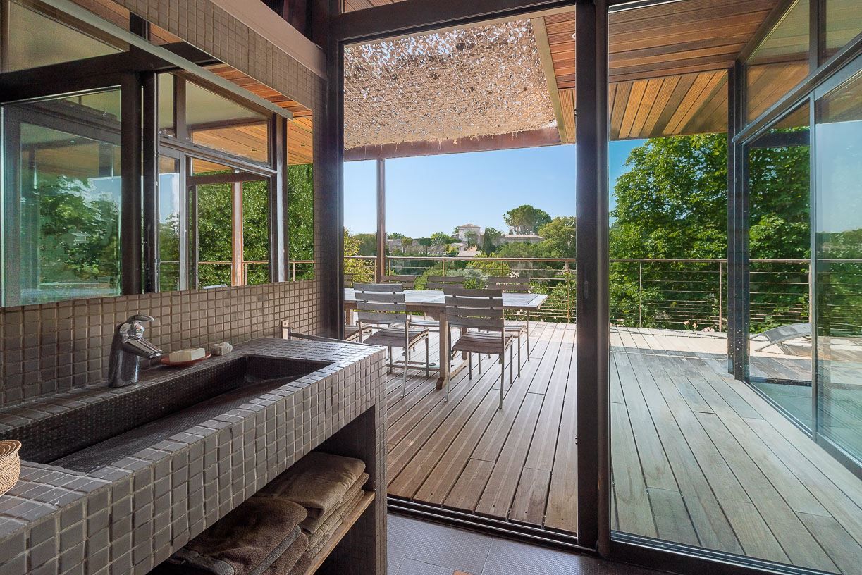 luxury house 9 Rooms for sale on UZES (30700)