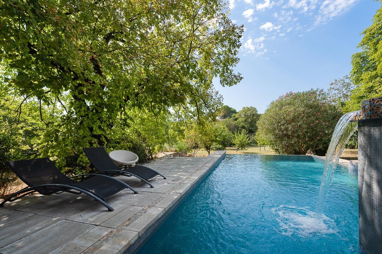 luxury house 9 Rooms for sale on UZES (30700)
