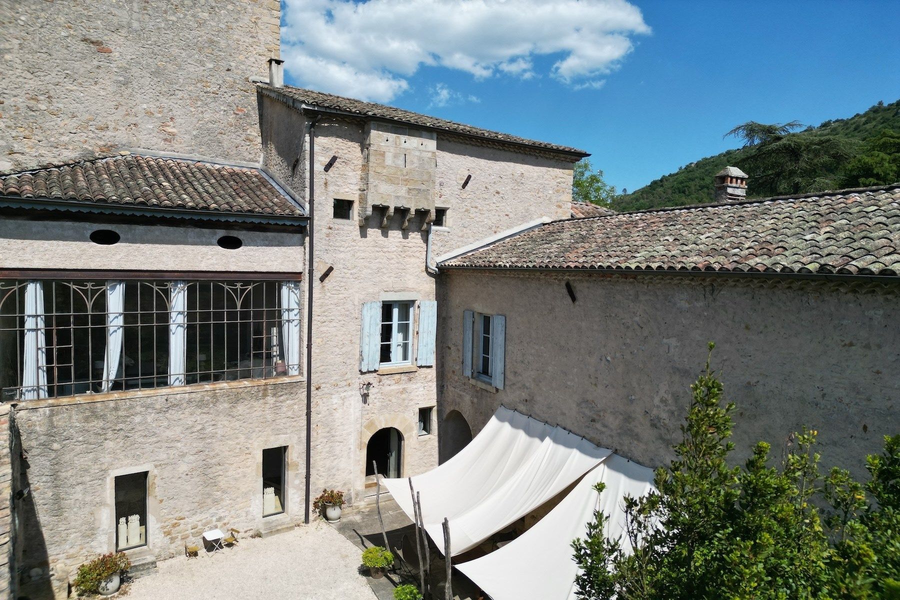 castle 12 Rooms for sale on MONTAREN ET ST MEDIERS (30700)