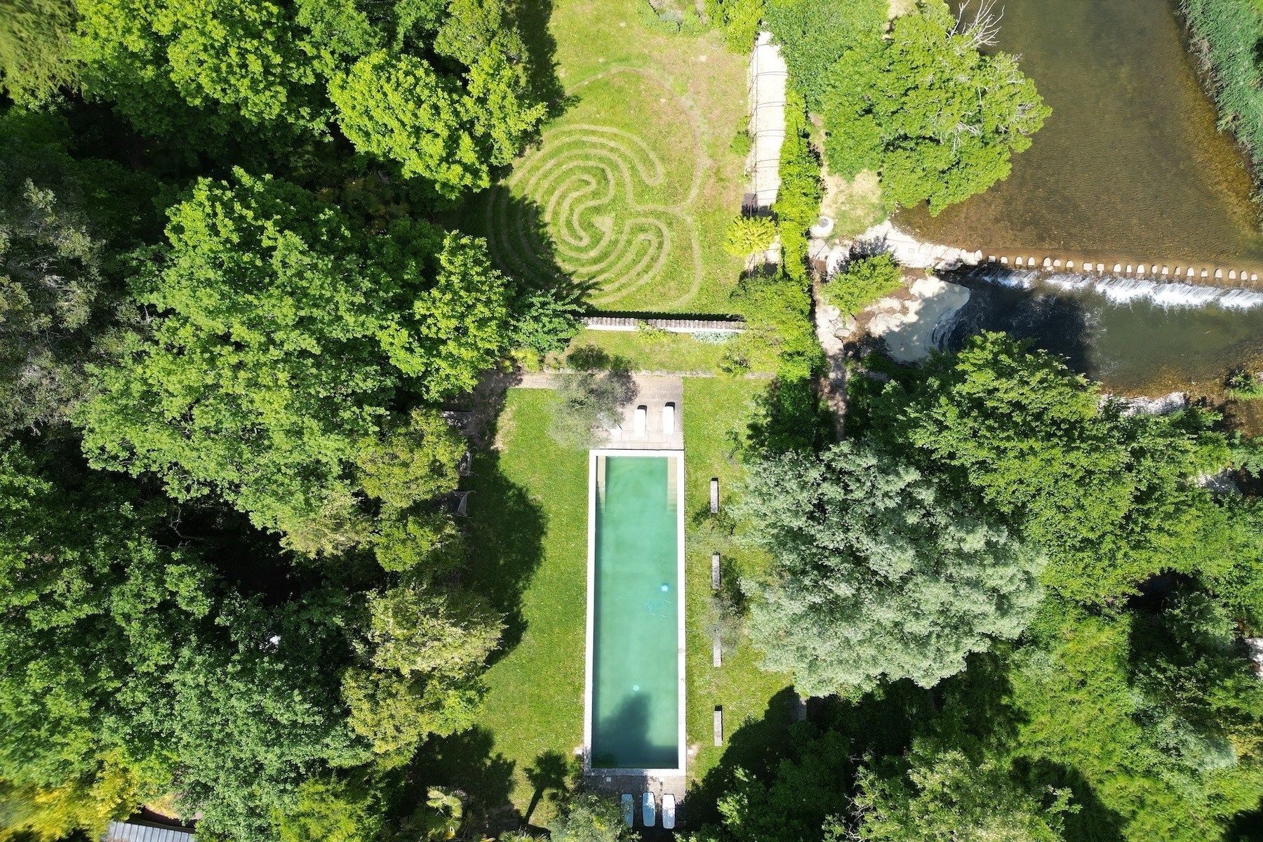 château 12 Pièces en vente sur BARJAC (30430)