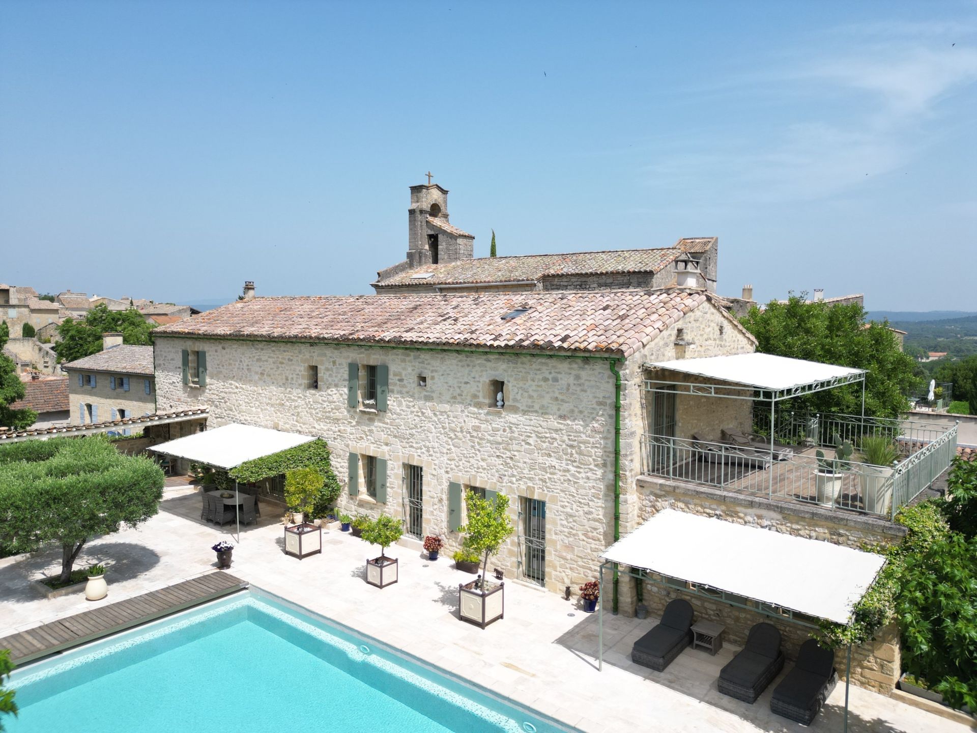 luxury house 11 Rooms for sale on UZES (30700)