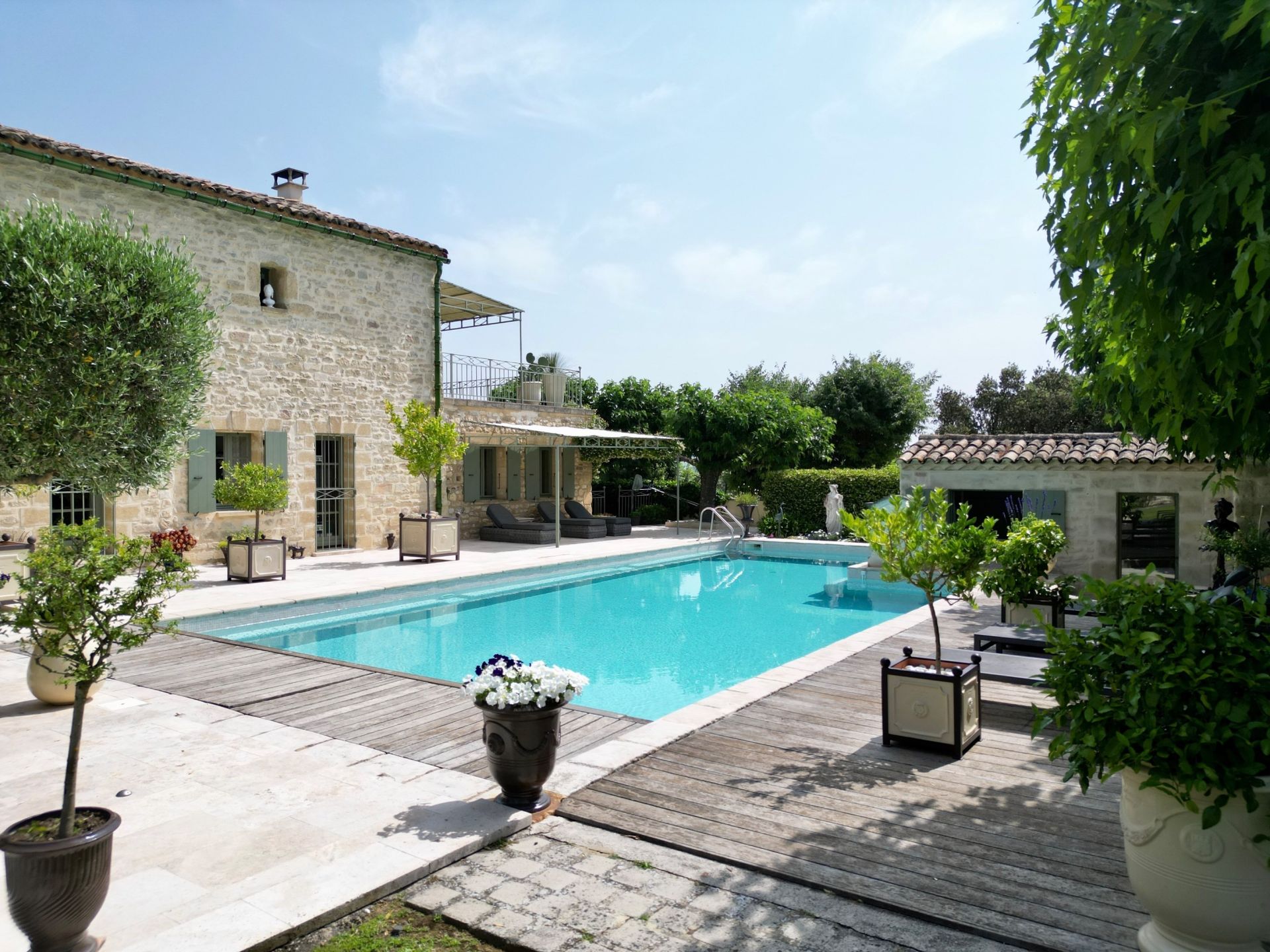 luxury house 11 Rooms for sale on UZES (30700)