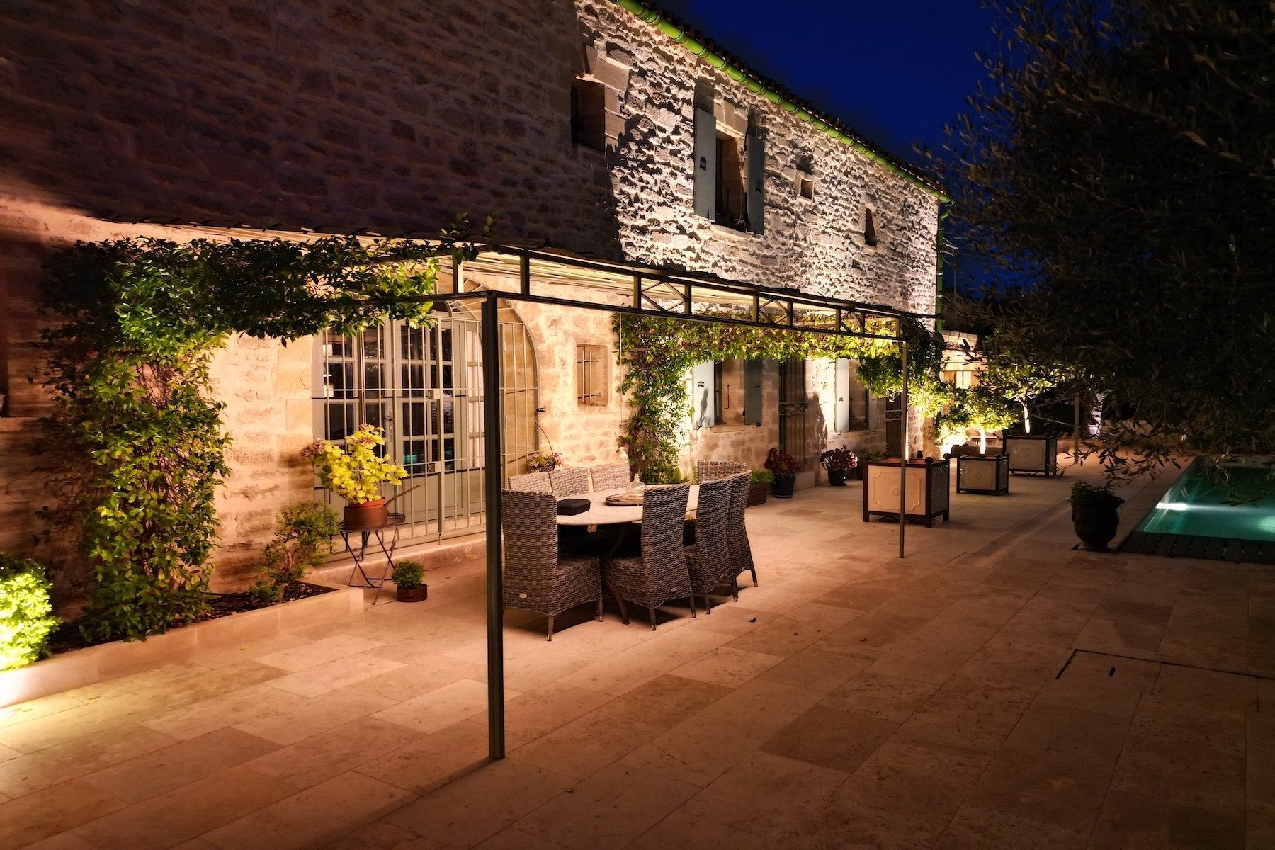 luxury house 11 Rooms for sale on UZES (30700)