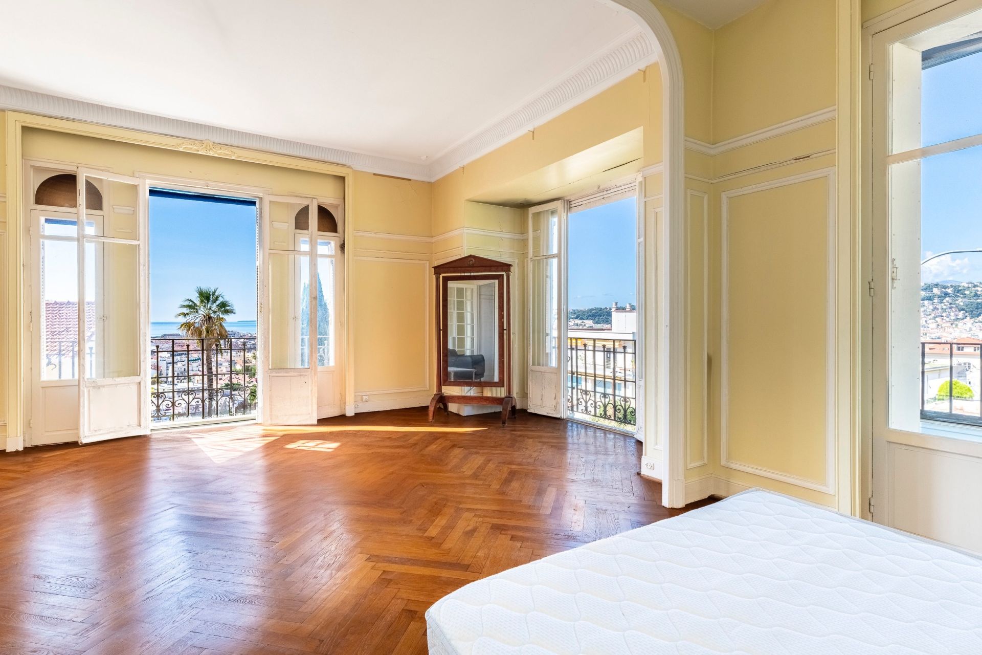 mansion 16 Rooms for sale on NICE (06000)