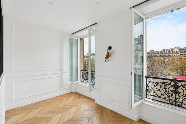 luxury apartment 2 Rooms for sale on PARIS (75008)