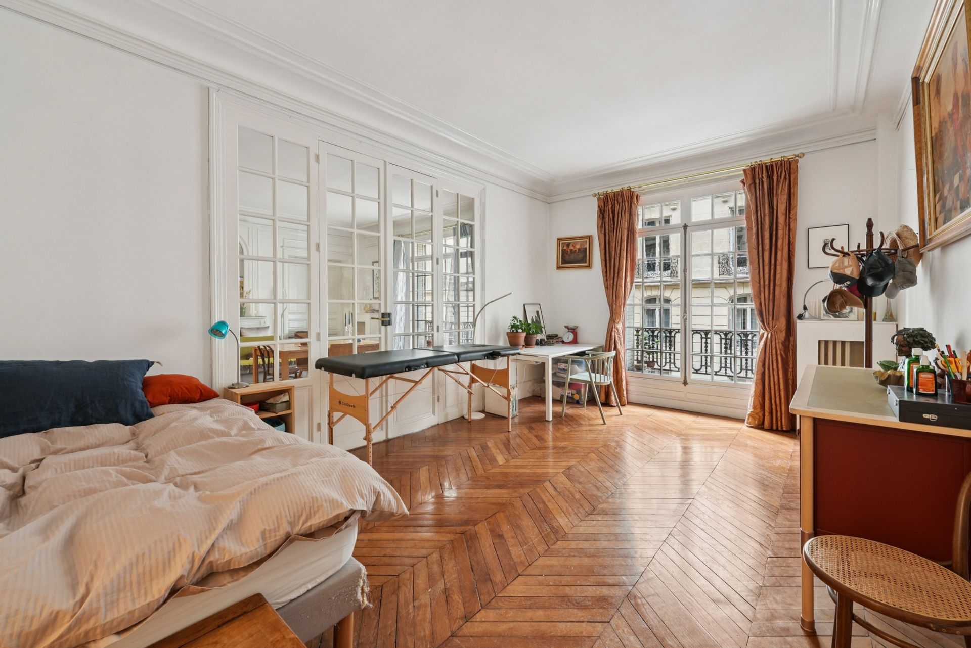 luxury apartment 6 Rooms for sale on PARIS (75017)
