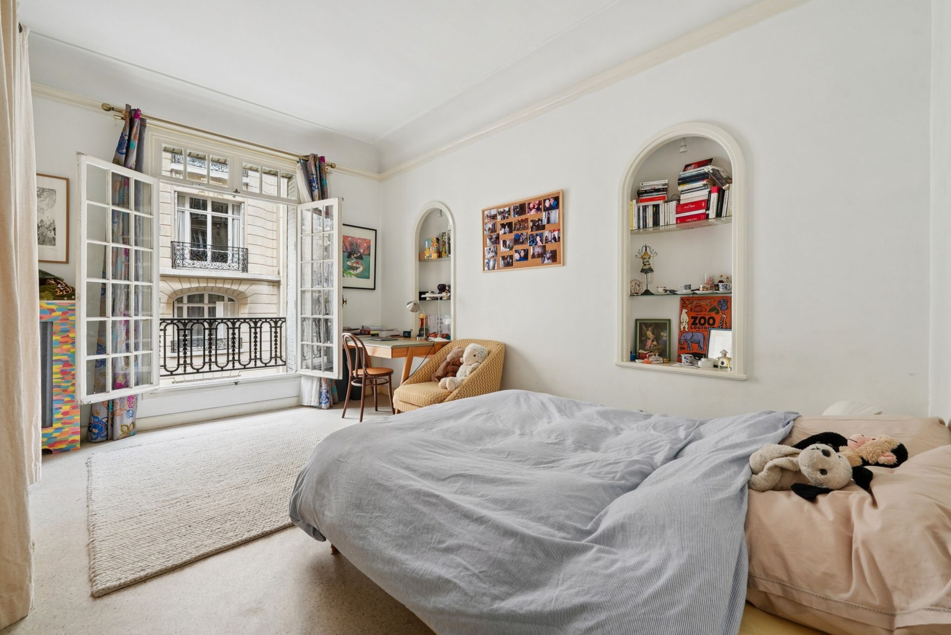 luxury apartment 6 Rooms for sale on PARIS (75017)