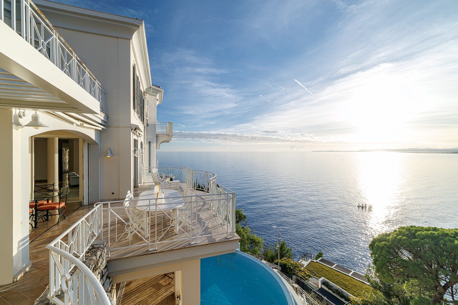 luxury villa 9 Rooms for sale on NICE (06000)