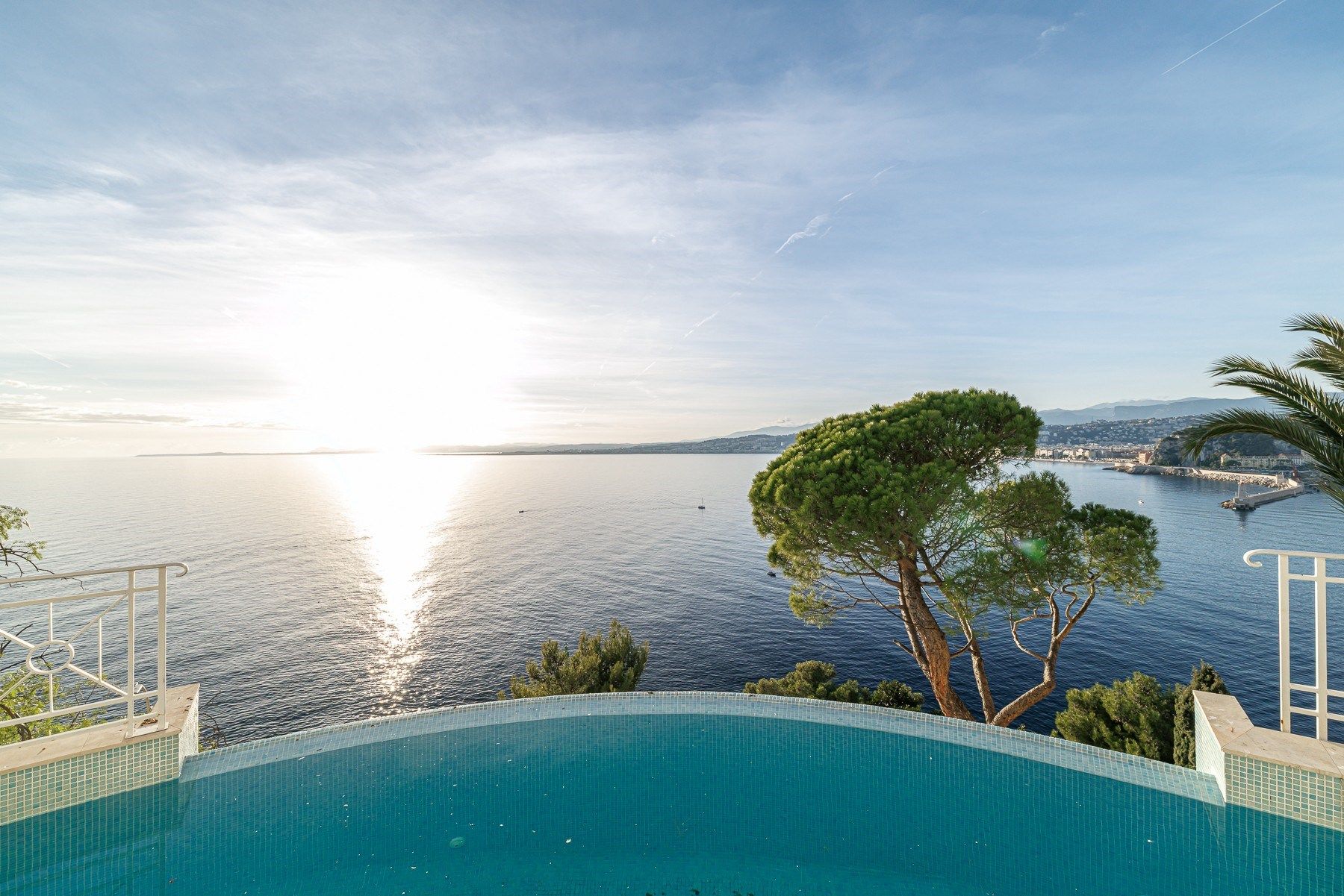 luxury villa 9 Rooms for sale on NICE (06000)