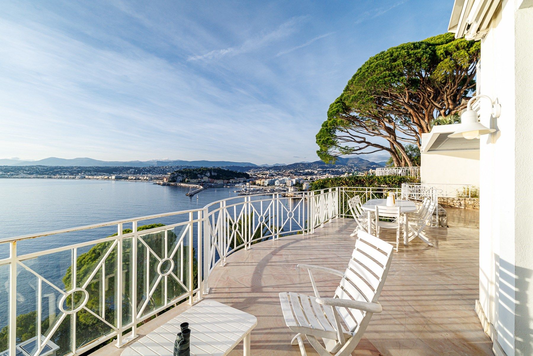 luxury villa 9 Rooms for sale on NICE (06000)
