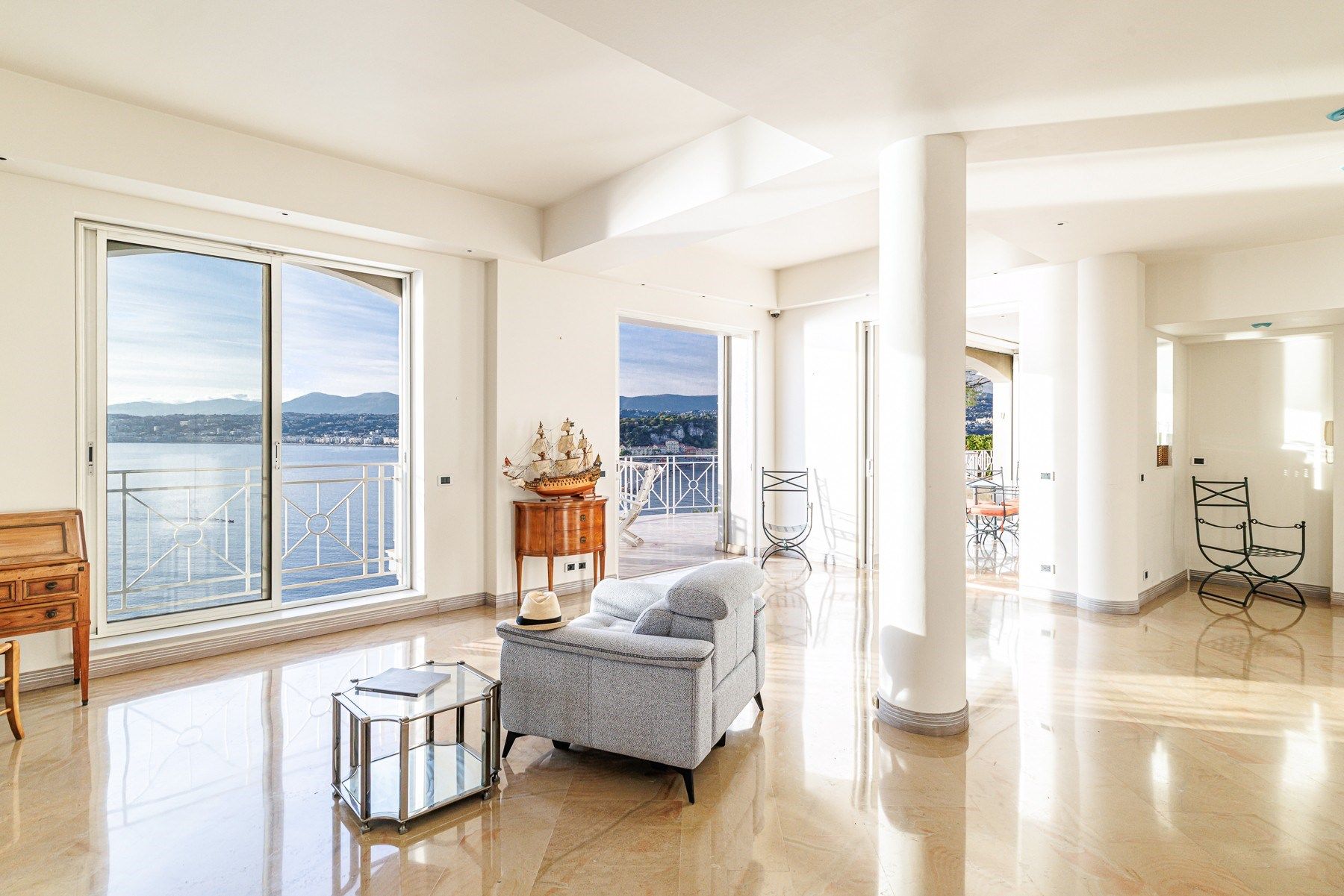 luxury villa 9 Rooms for sale on NICE (06000)