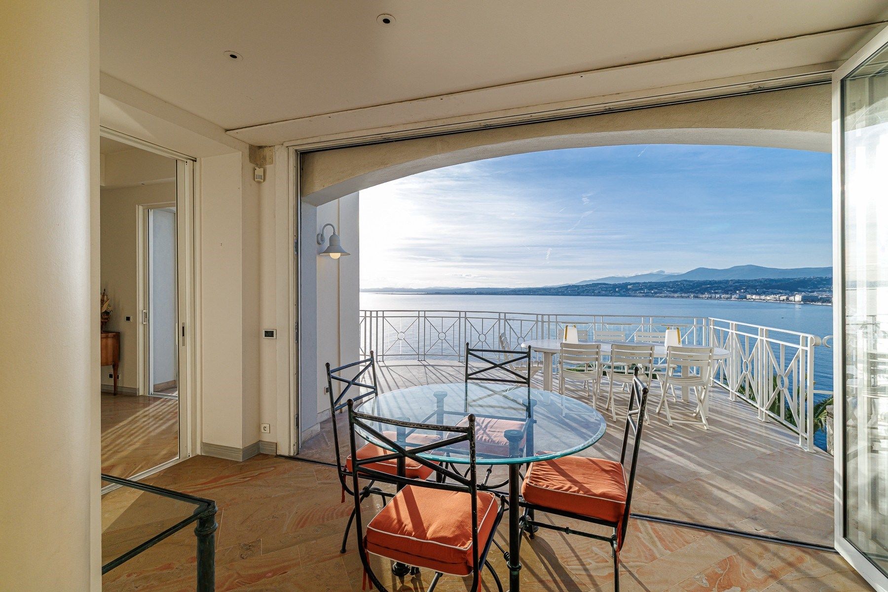 luxury villa 9 Rooms for sale on NICE (06000)