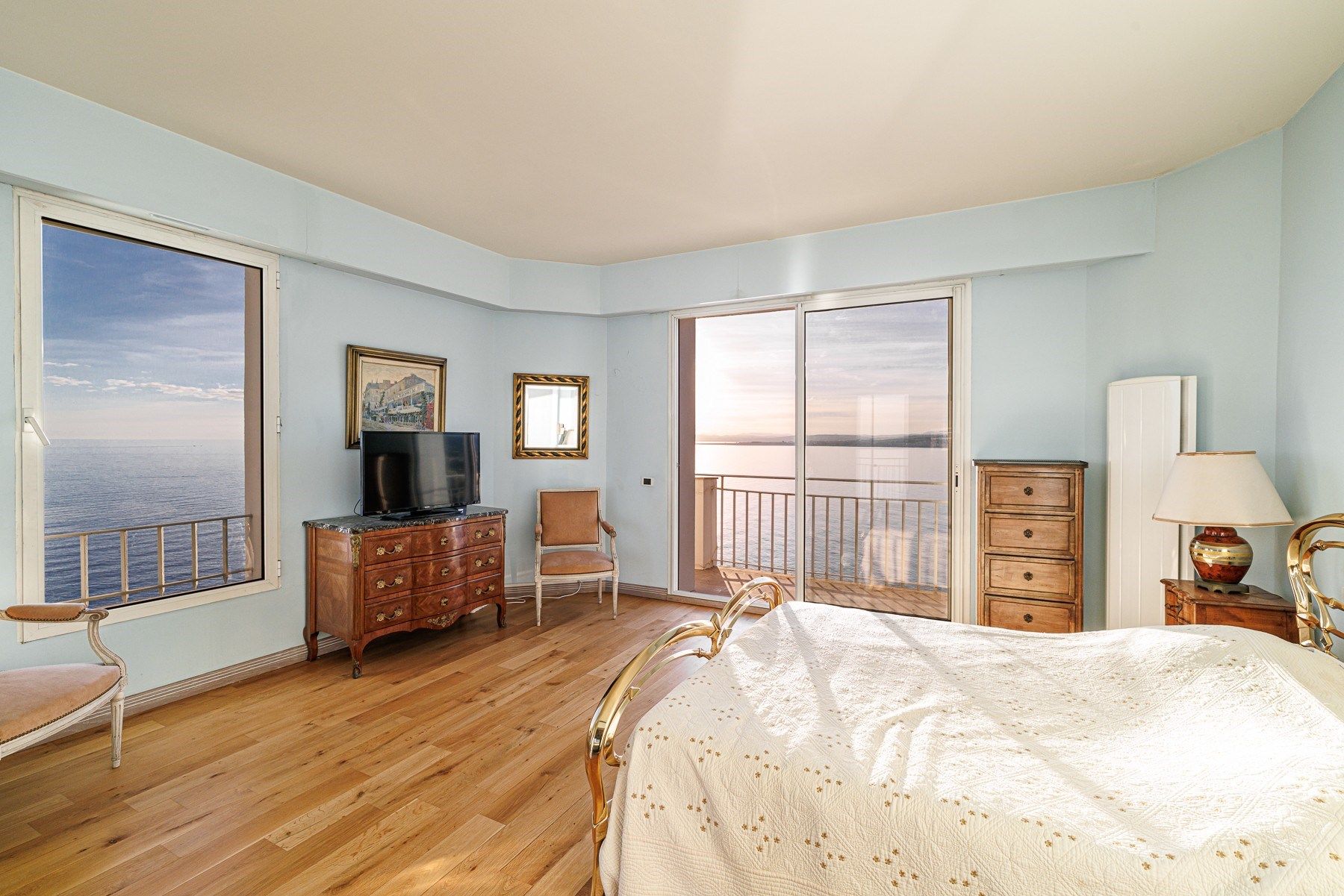luxury villa 9 Rooms for sale on NICE (06000)