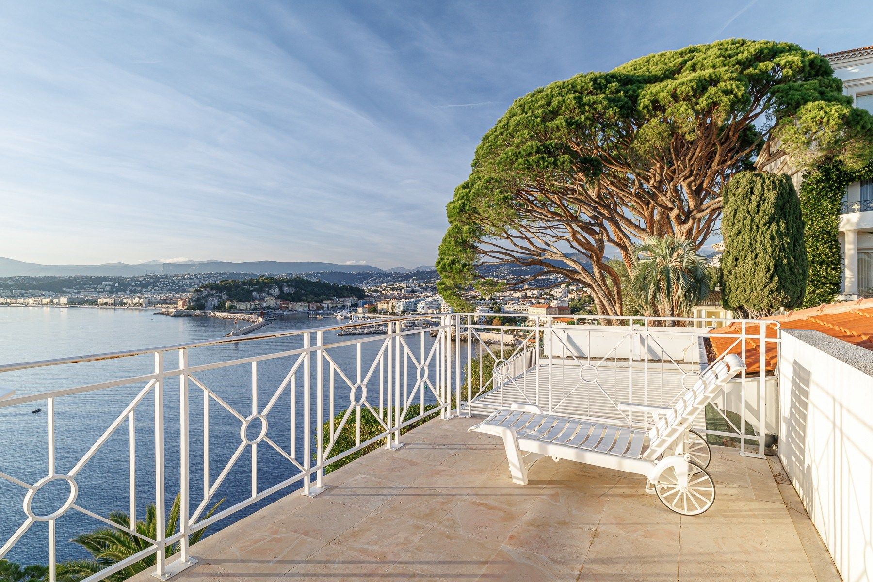 luxury villa 9 Rooms for sale on NICE (06000)