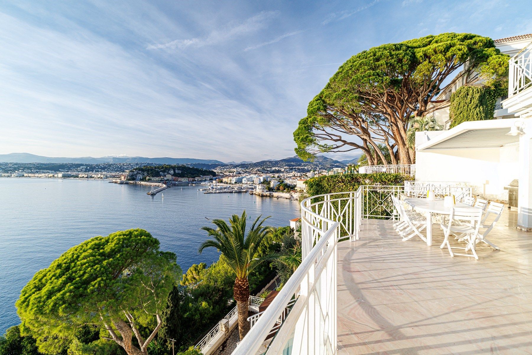 luxury villa 9 Rooms for sale on NICE (06000)