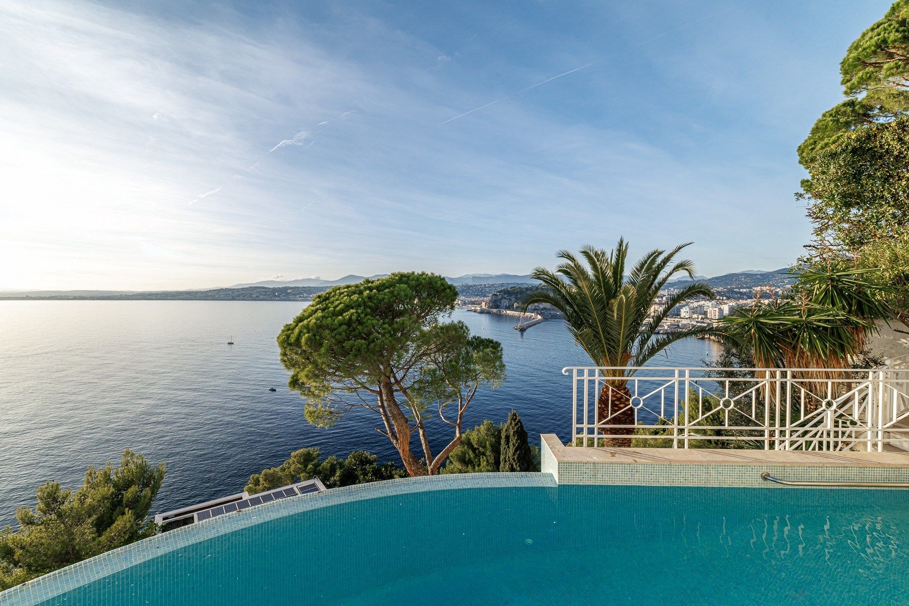 luxury villa 9 Rooms for sale on NICE (06000)