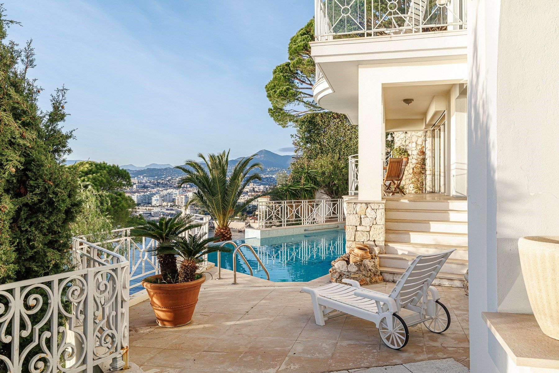 luxury villa 9 Rooms for sale on NICE (06000)